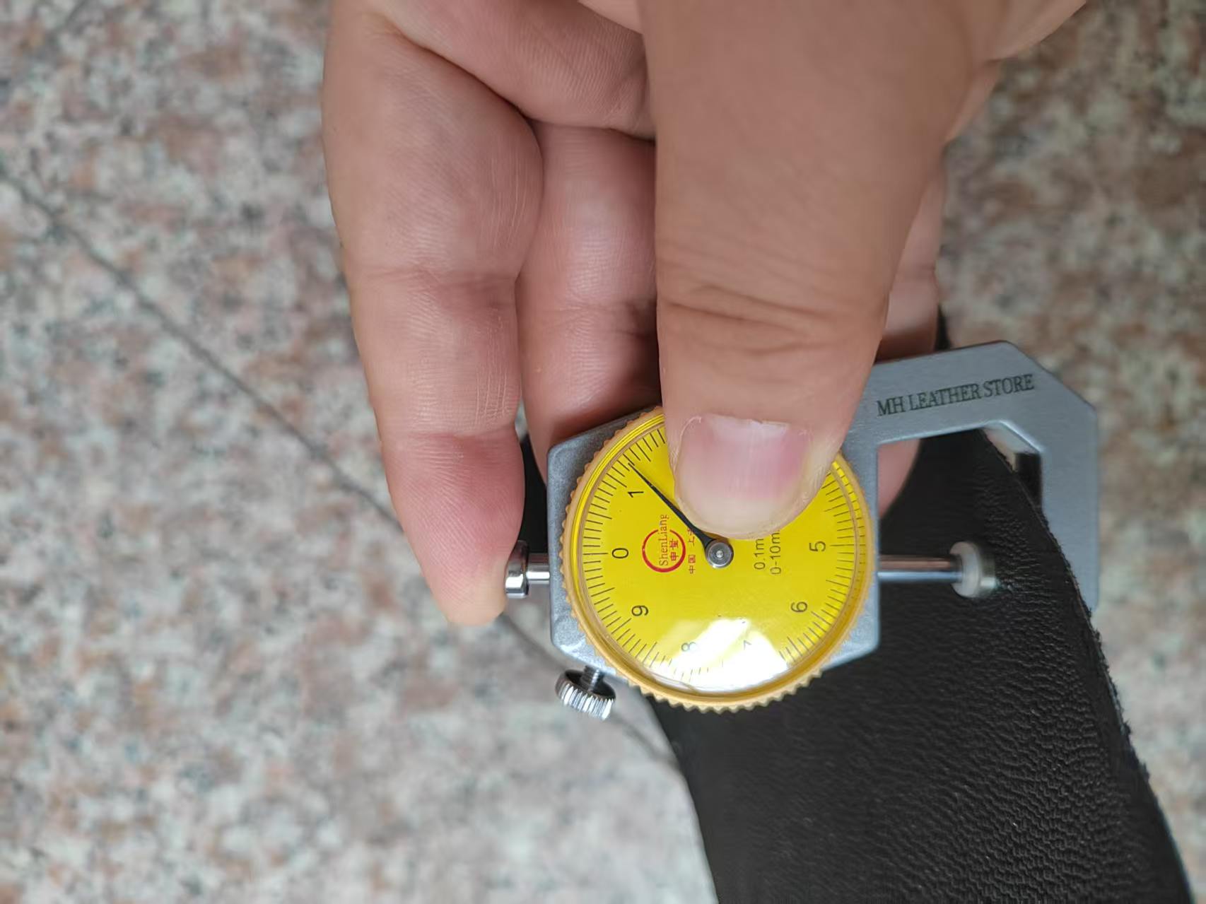 Czarna, niepolerowana skóra re – Leather Shoe Polish recenzja i cena